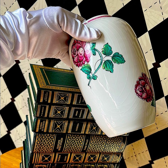 Tiffany & Co. Strasbourg Flowers Vase – Ceramic - Vintage Luxury - Discontinued - Picture 9 of 10